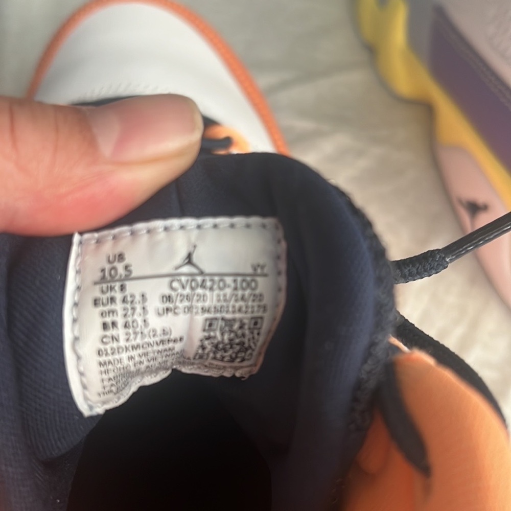 WMNS sneakers 10.5 jordan 9s - Picture 3 of 8